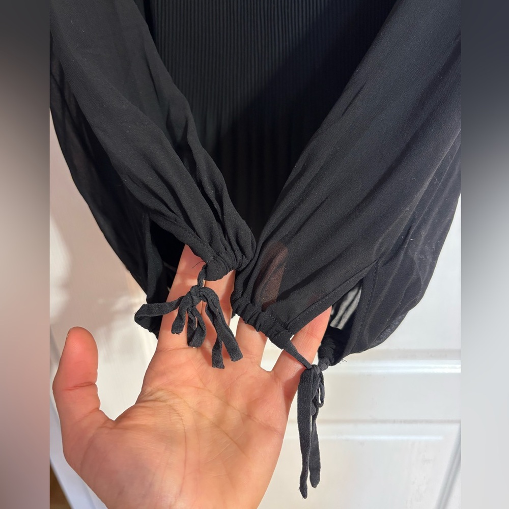 Aritzia Wilfred Talence Pleated Chiffon Off The Shoulder Black Blouse Size Small - Picture 4 of 10